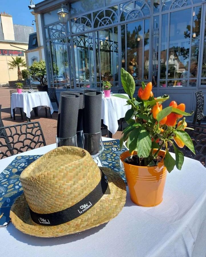 Hotel Restaurant La Pecherie - Le Manoir D'A Cote - Les 5 Ruches -Logis Hotels Courseulles-sur-Mer Exterior photo