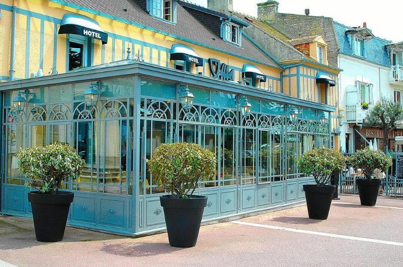 Hotel Restaurant La Pecherie - Le Manoir D'A Cote - Les 5 Ruches -Logis Hotels Courseulles-sur-Mer Exterior photo