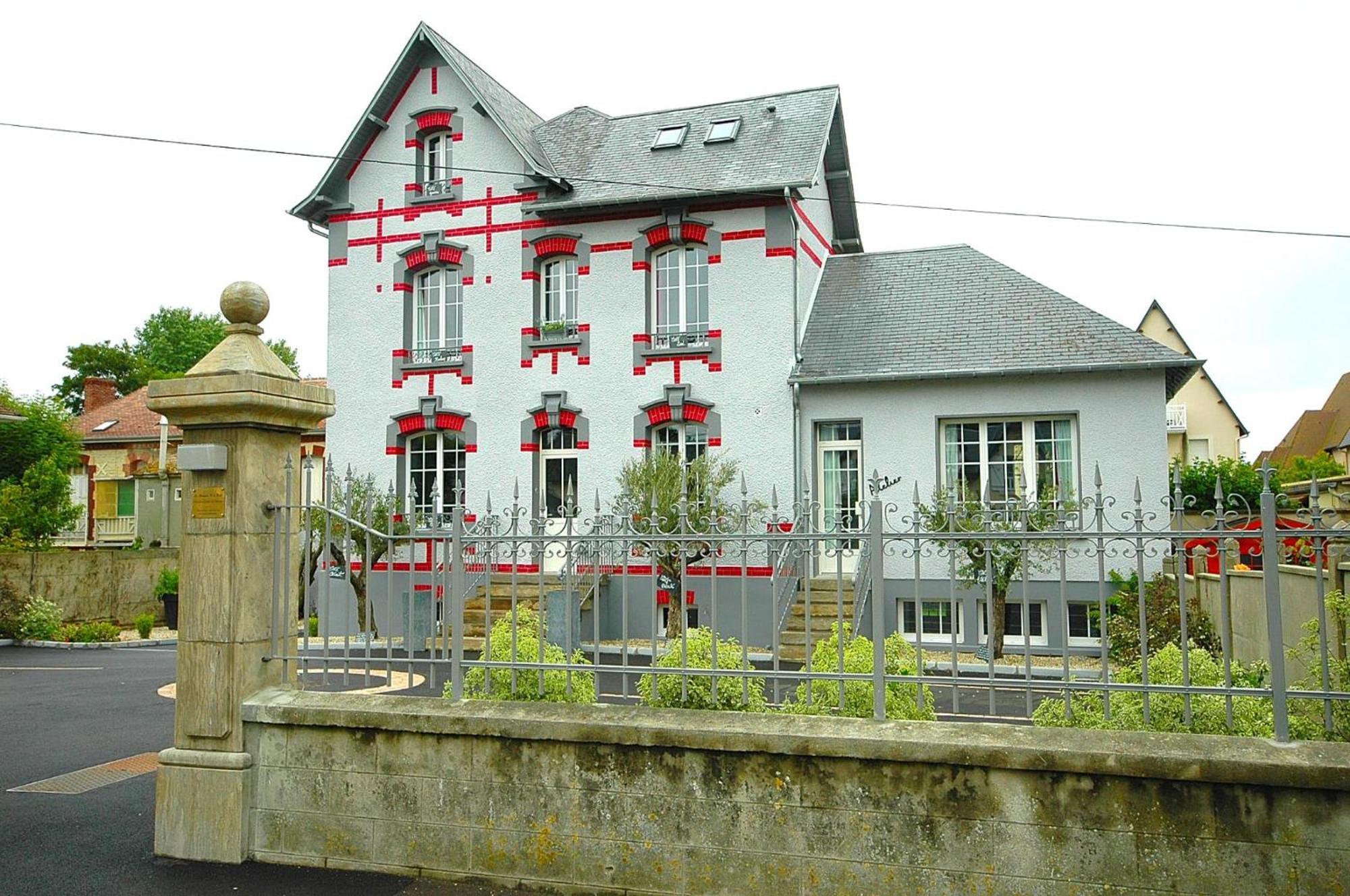Hotel Restaurant La Pecherie - Le Manoir D'A Cote - Les 5 Ruches -Logis Hotels Courseulles-sur-Mer Exterior photo